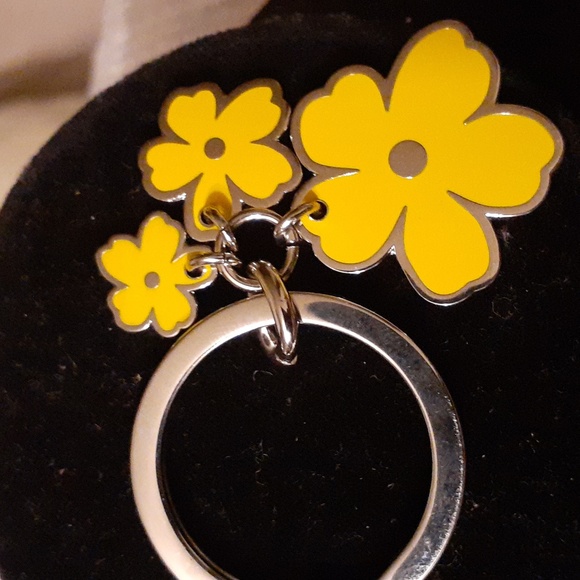 Burberry  Enamel Graduated Triple Flower Keychain Bag Charm NEW - Picture 2 of 5
